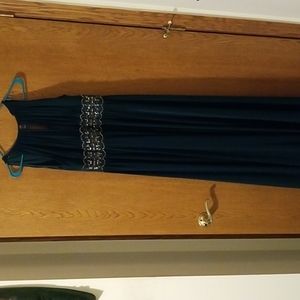 Beautiful dark green dress worn one time